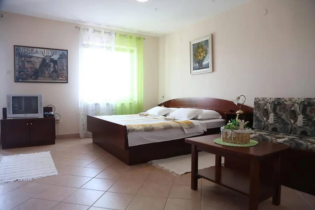 Apartments Max Vrsar 0*,