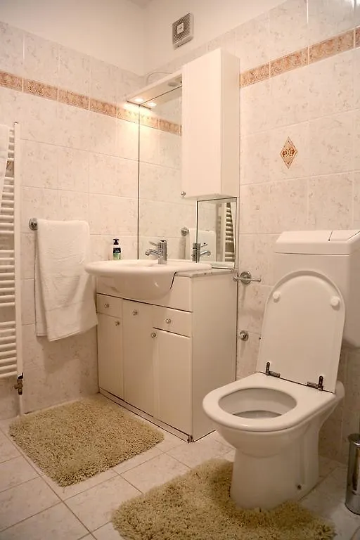 ורסאר Apartments Max
