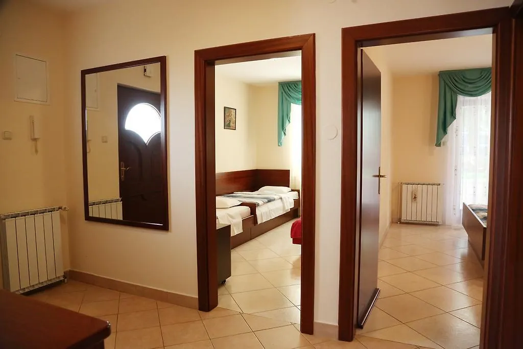 ורסאר Apartments Max